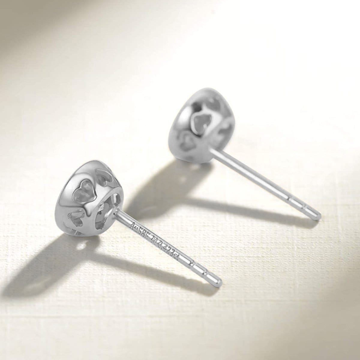 14K ホワイト ゴールド 1 カラット クラシック ラウンド ベゼル モアッサナイト ソリティア スタッド イヤリング